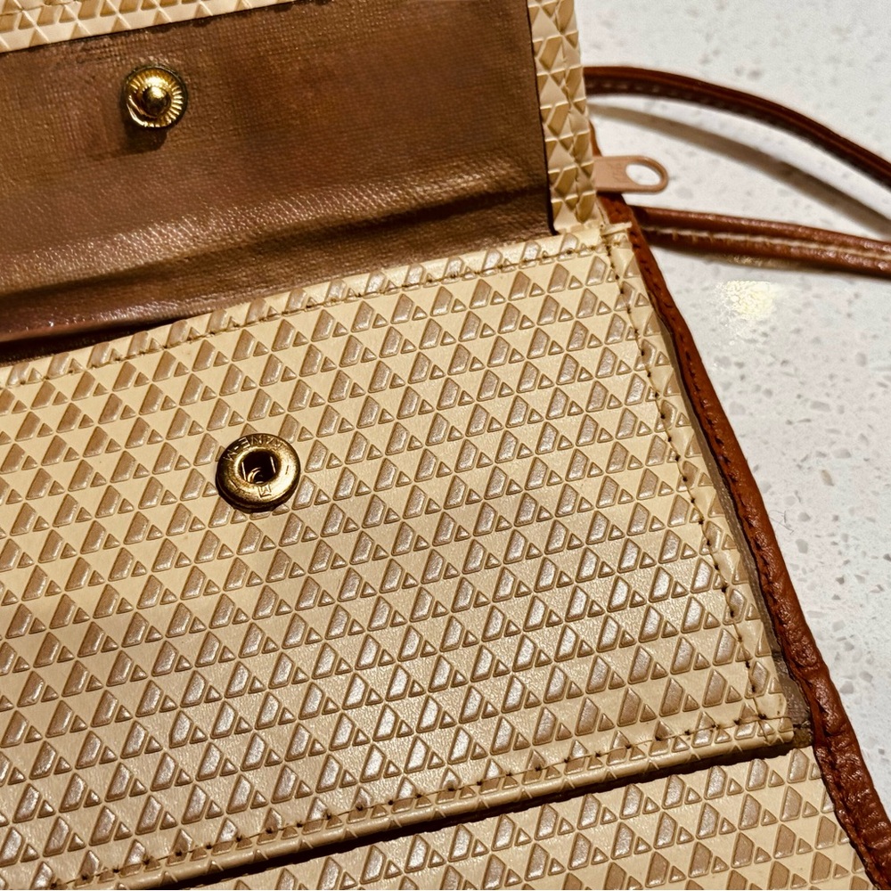 PRISTINE CONDITION - VINTAGE 1983 “Liz Claiborne Logo Crossbody Purse/Wallet” - Picture 9 of 9